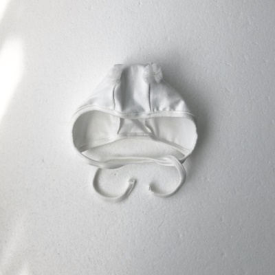 米白色球球帽