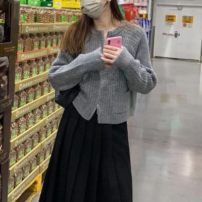 灰色